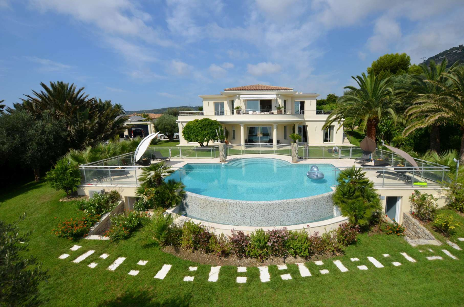 Beaulieu-sur-Mer Villa with Panoramic Sea Views and Modern Design