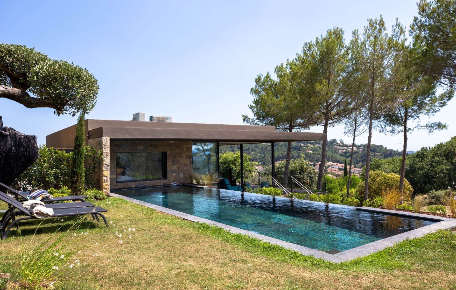 Stylish New Mougins Villa with Seamless Indoor-Outdoor Living