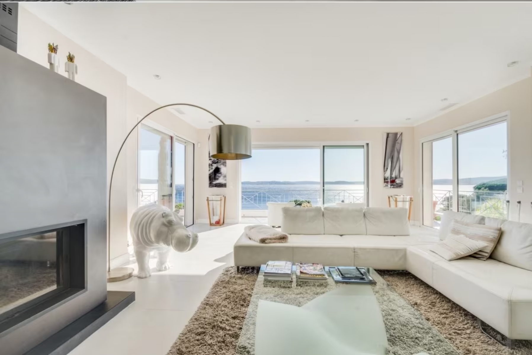 Sainte-Maxime Modern Villa with Panoramic Sea Views