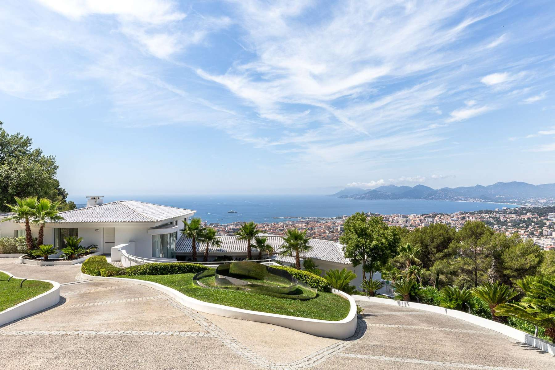 Cannes Hills Luxury Estate with Panoramic Views and Vast Gardens