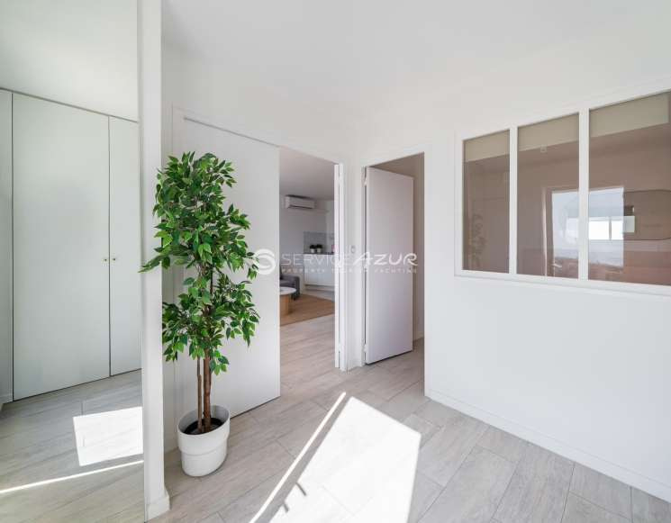 fully renovated apartment located in the heart of the iconic Marina Baie des Anges -&nbsp;ref&nbsp;6353
