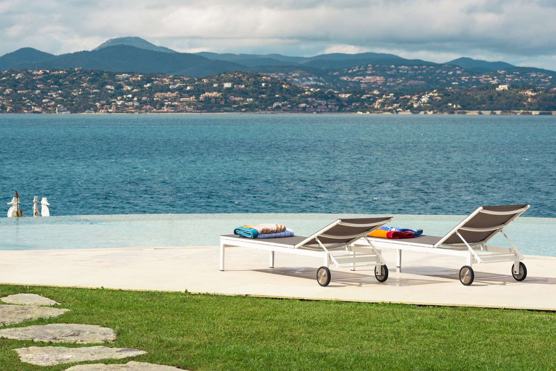 Luxury waterfront villa in Saint-Tropez