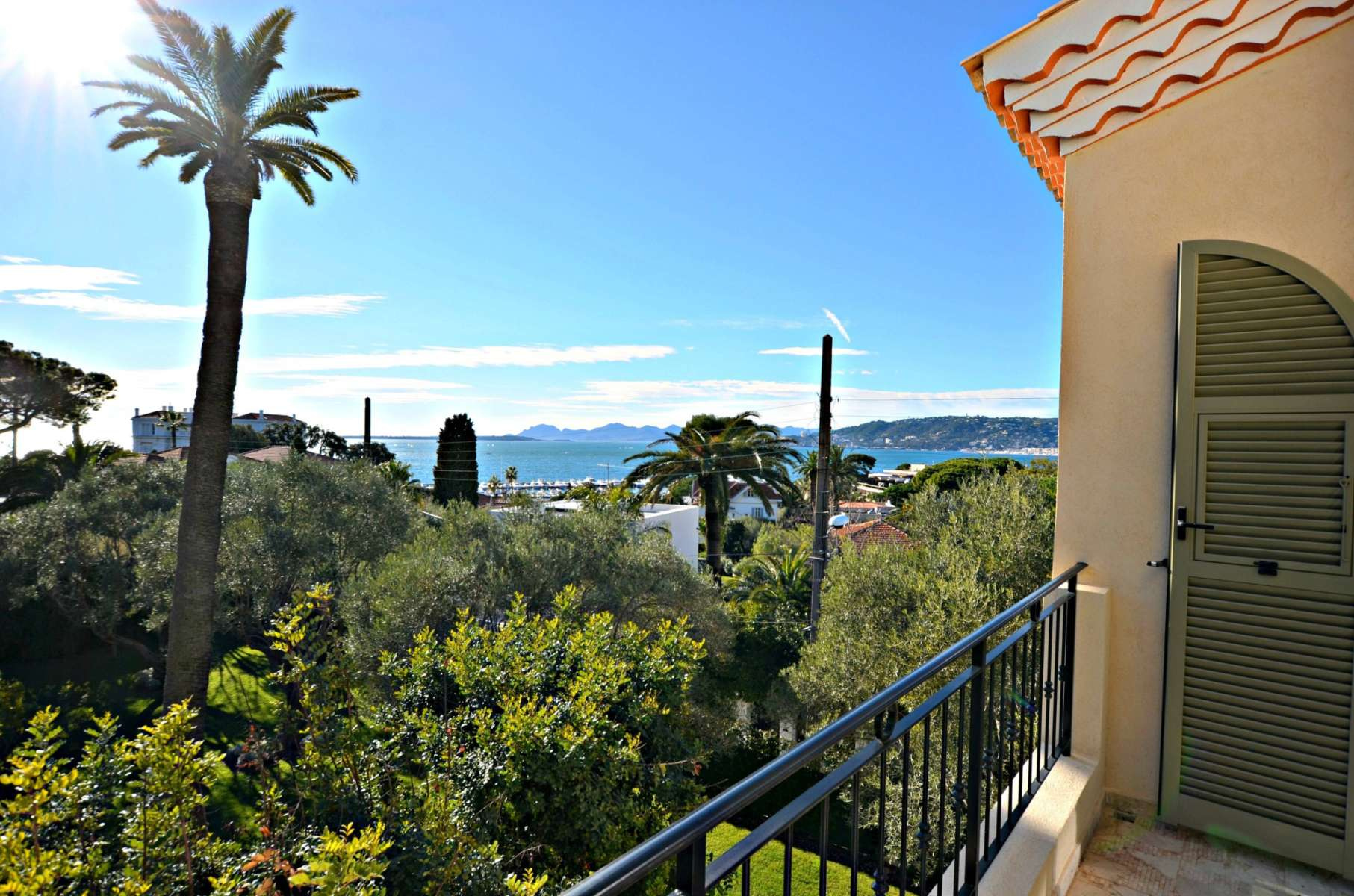 Villa close to the beach to sell at Cap d'Antibes