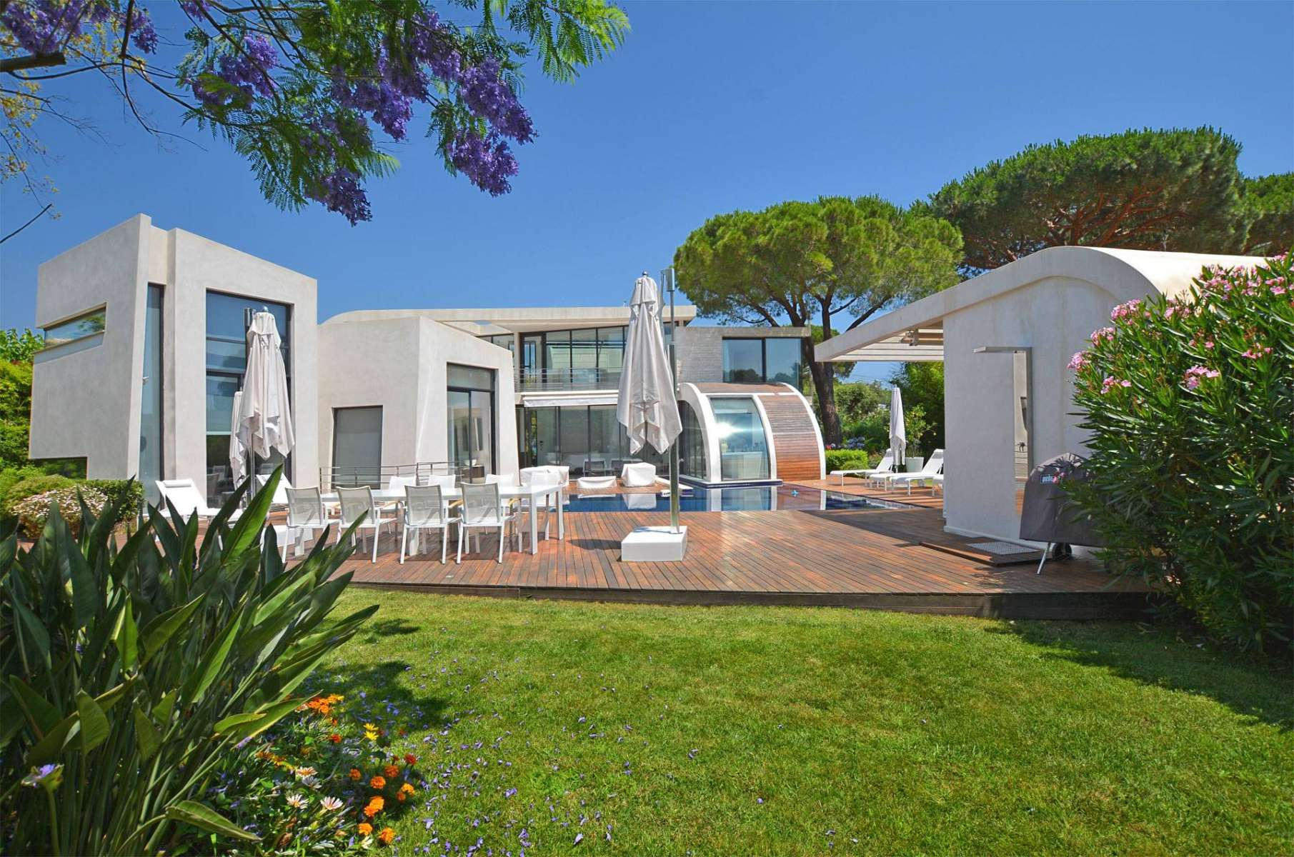 Villa in Saint-Tropez a 5-minute walk to a beach