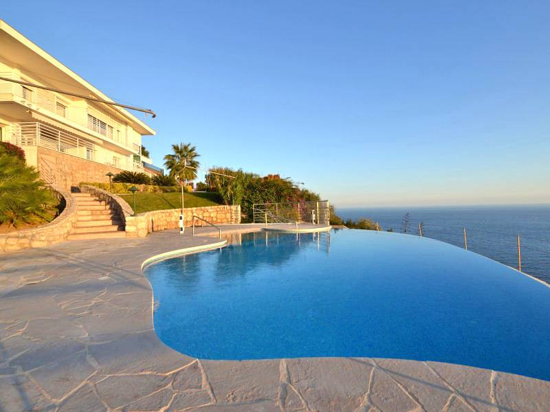 Sea view villa for rent in Cap d'Ail
