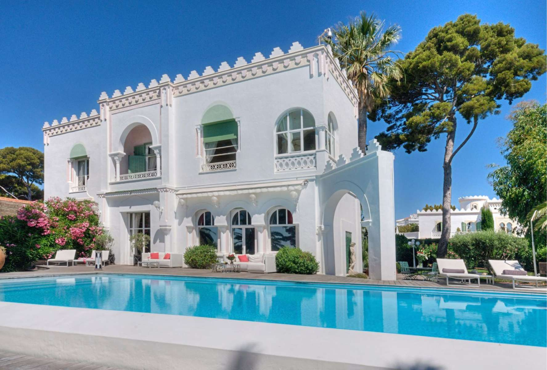 Rent water front luxury villa in magnific property in Saint Raphael