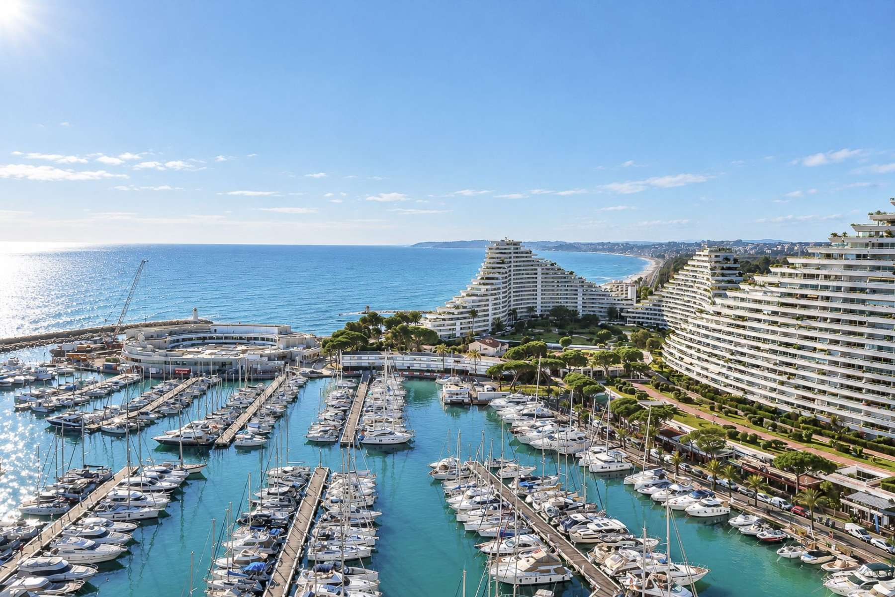 Апартаменты с панорамным видом на море в Marina Baie des Anges