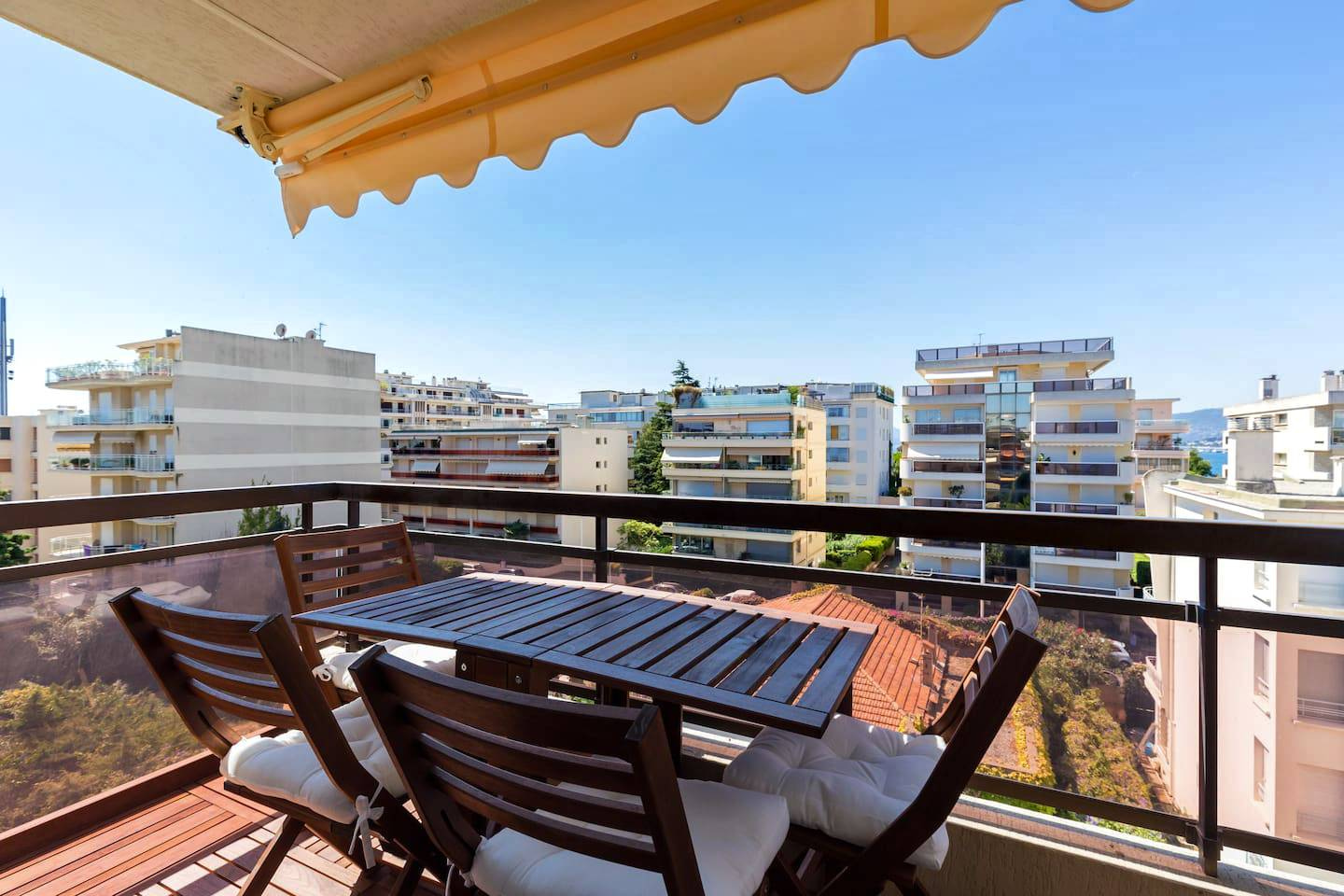 Rent apartment in Cannes Palm Beach
