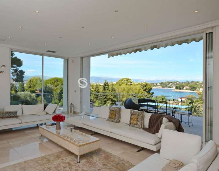 Contemporary villa at Cap d'Antibes - ref 1424