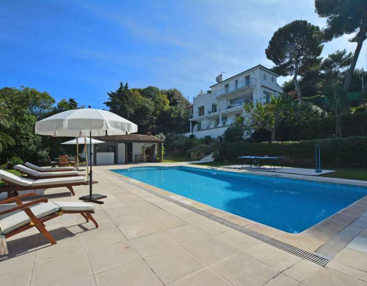 Contemporary villa at Cap d'Antibes - ref 1424
