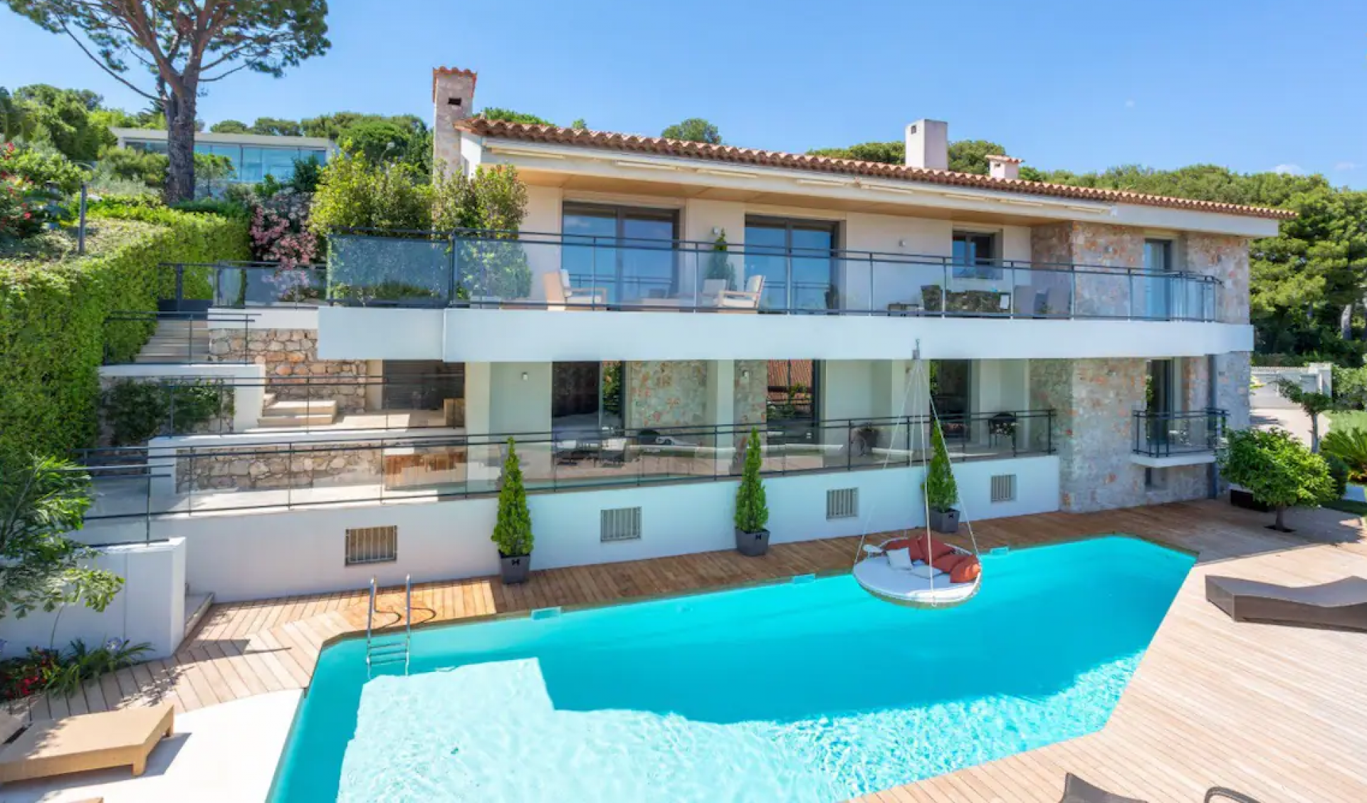 Sea view modern villa for rent in Cap Ferrat