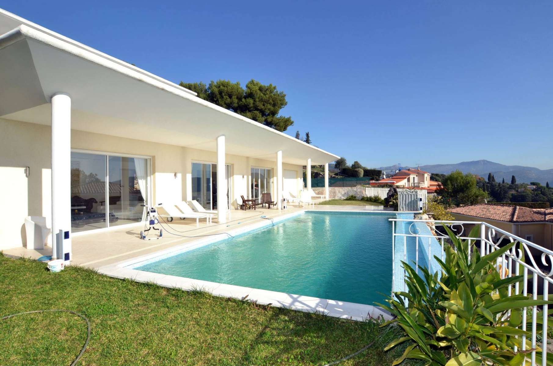 Villa for rent in Nice with sea view
