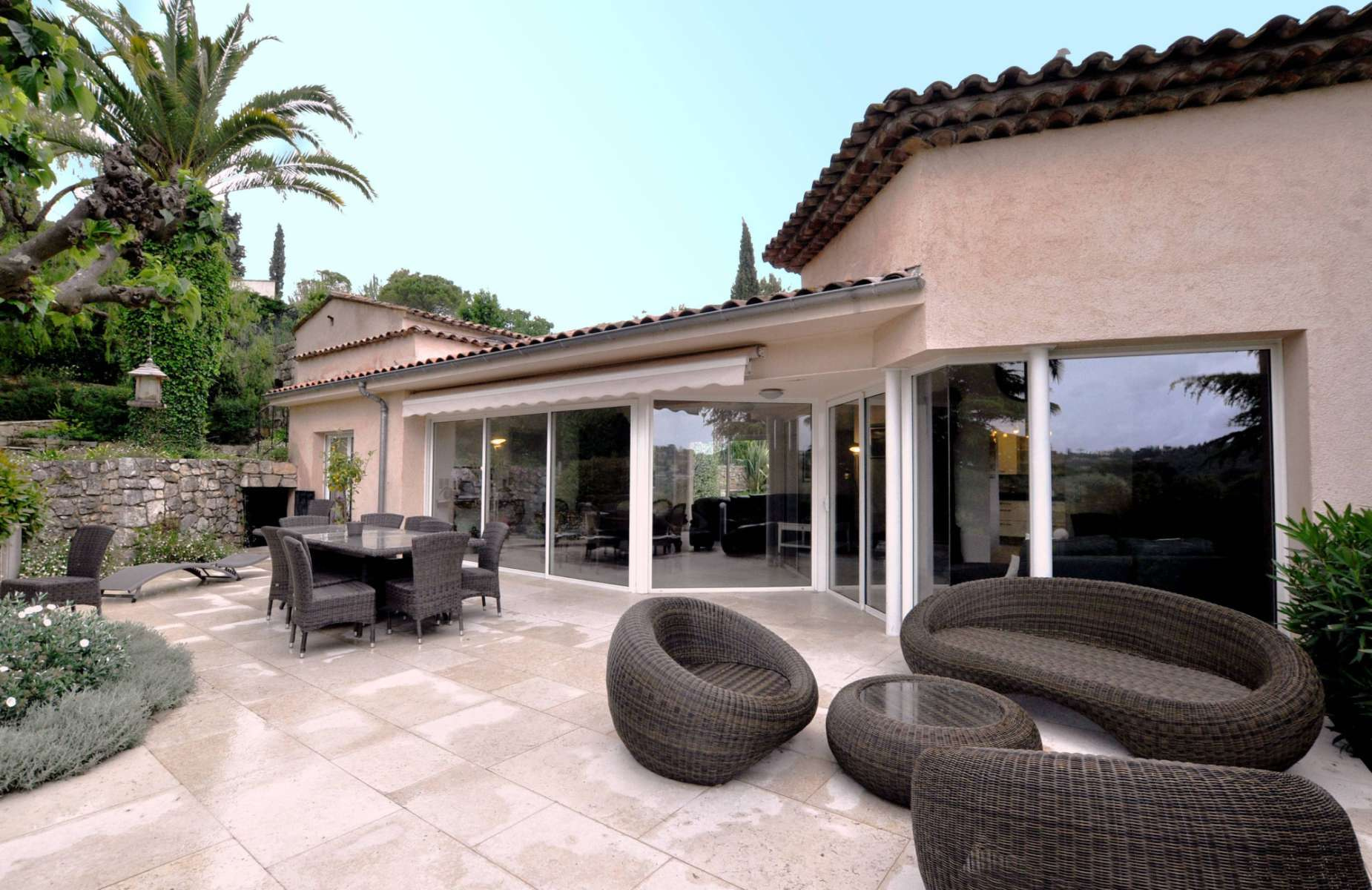 Rent villa with swimming pool in Mougins