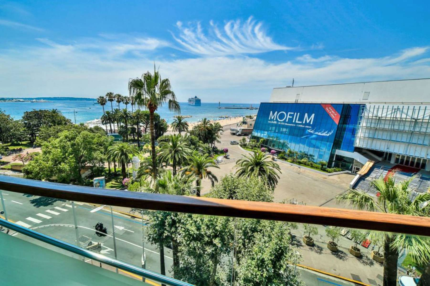 Apartment in Cannes facing Palais des Festivals