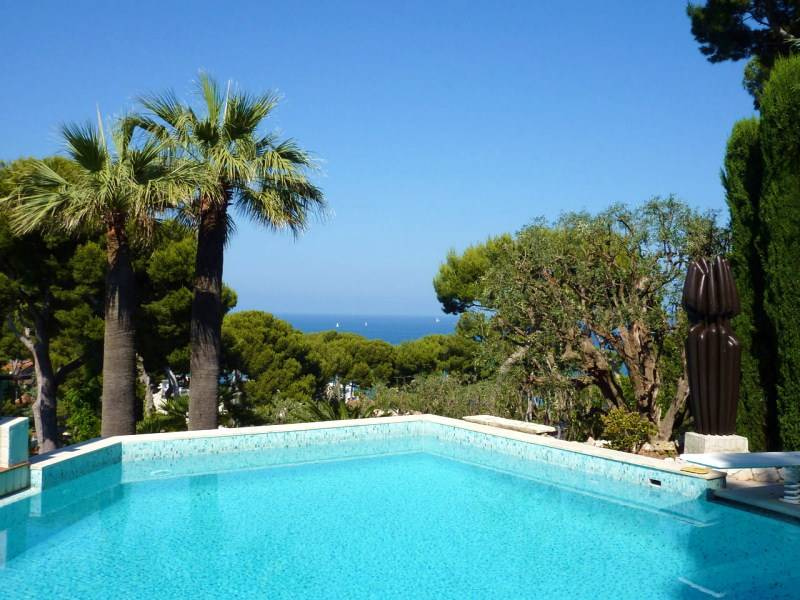 Spacious villa for rent in Cap d'Antibes