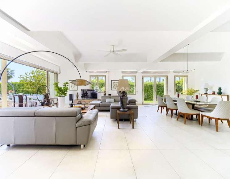 Villa in a private estate in Cap d'Antibes within walking distance to beaches -&nbsp;ref&nbsp;3428