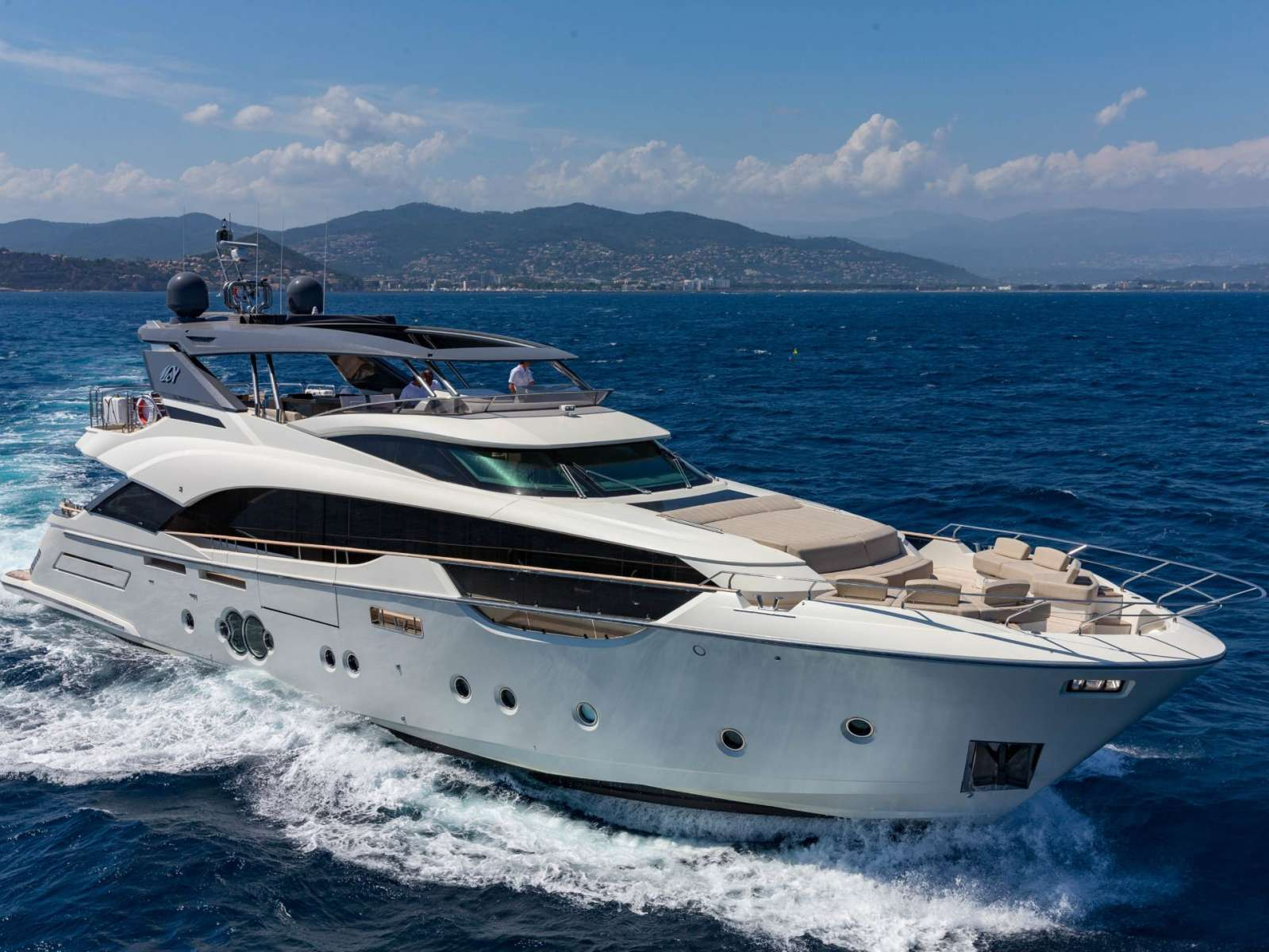 Аренда яхты Monte Carlo Yachts, 29 метров