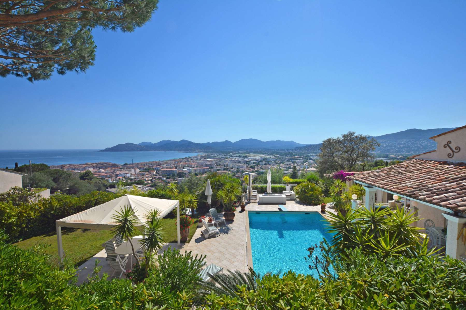 Продажа виллы с видом на море в Cannes