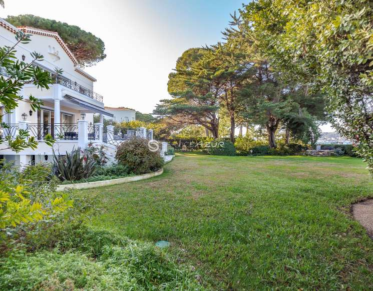 Luxury property in Cap d'Antibes few meters from the sea with pool and tennis - ref 1418
