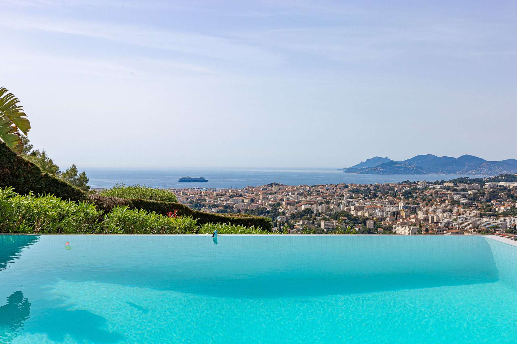 Villa in a Secure Estate Overlooking the Bay of Cannes