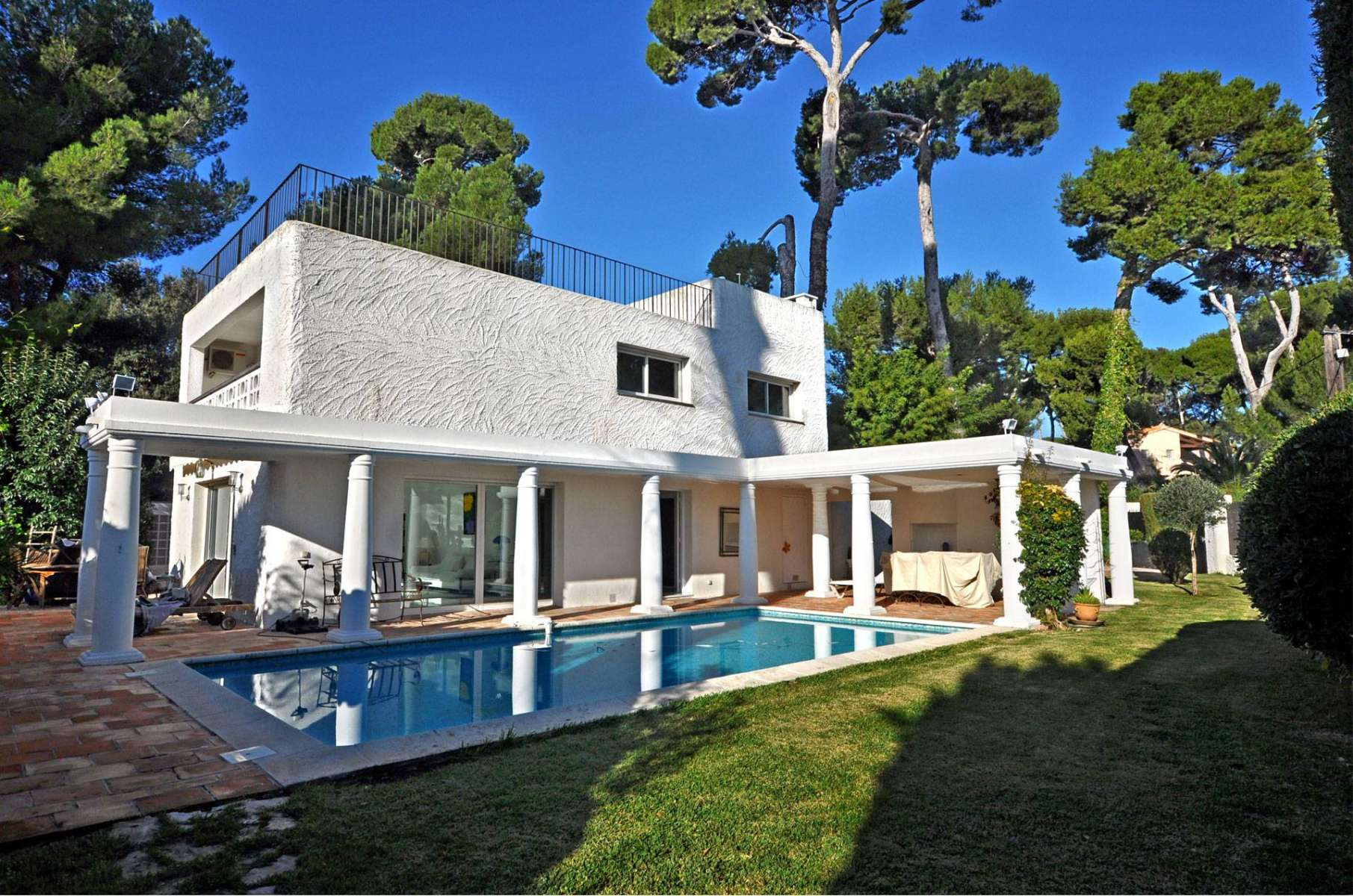 Villa for rent in Cap d'Antibes close to the beach La Garoupe