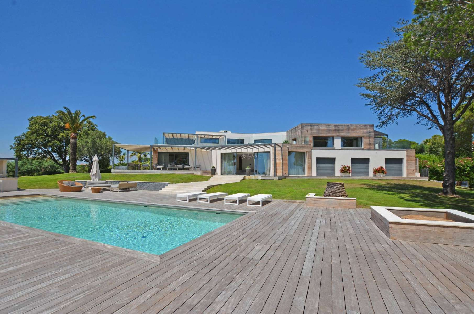 Новая вилла люкс 800 кв.м. с видом на море на продажу и аренду в Cannes
