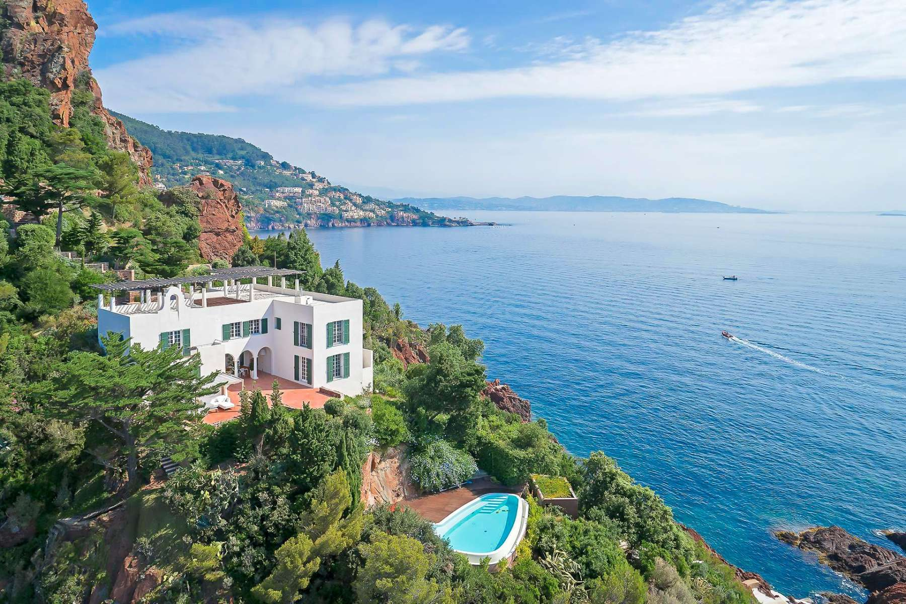 Direct Sea Access Villa in Théoule-sur-Mer with Cannes Panorama