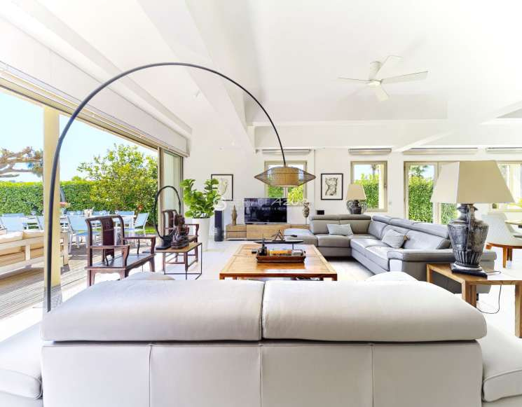 Villa in a private estate in Cap d'Antibes within walking distance to beaches -&nbsp;ref&nbsp;3428