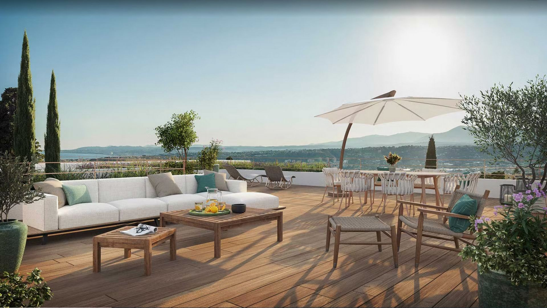 Пятикомнатная квартира с панорамным видом в новом доме в Ницце