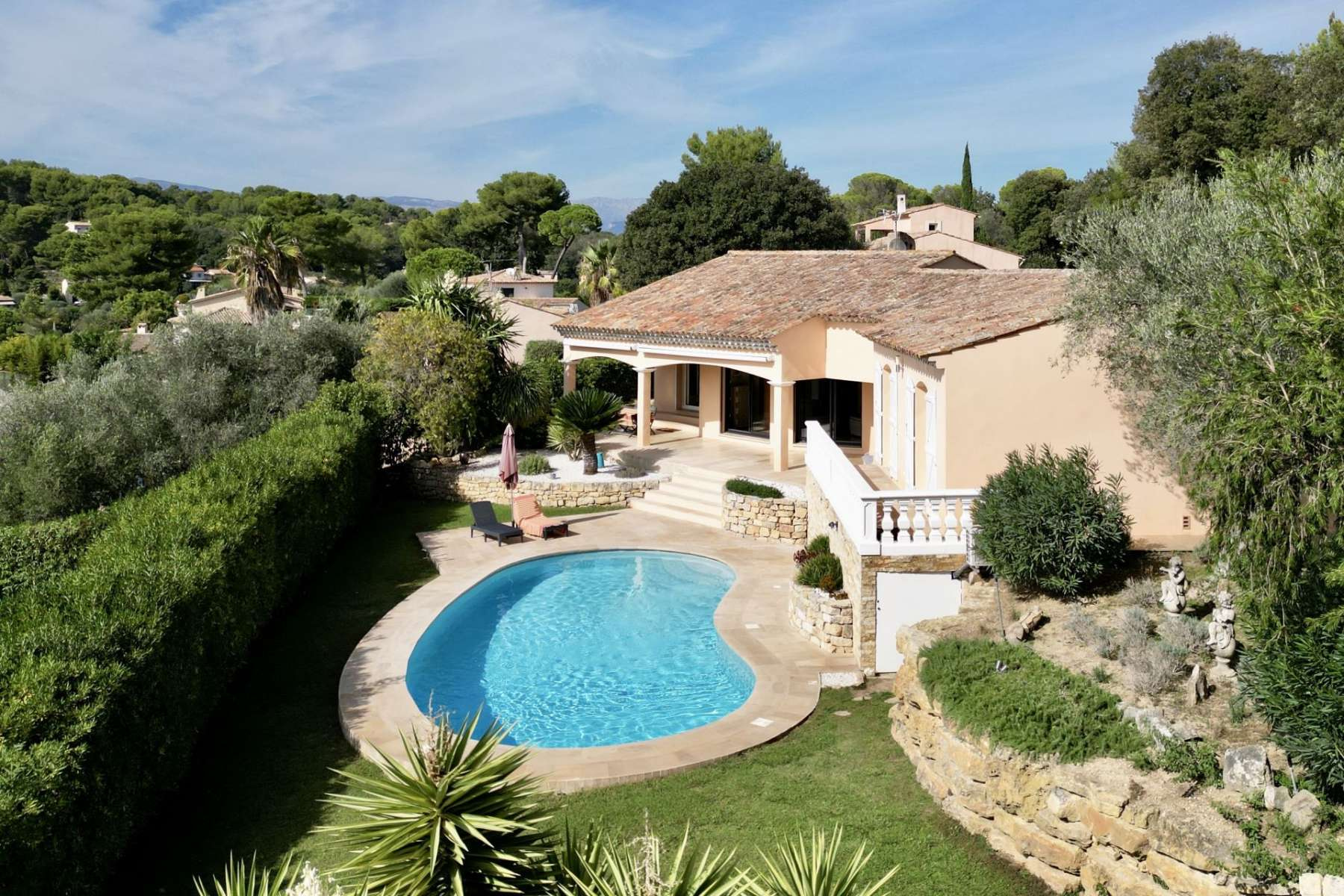 Villa in a closed domain with Super Cannes views