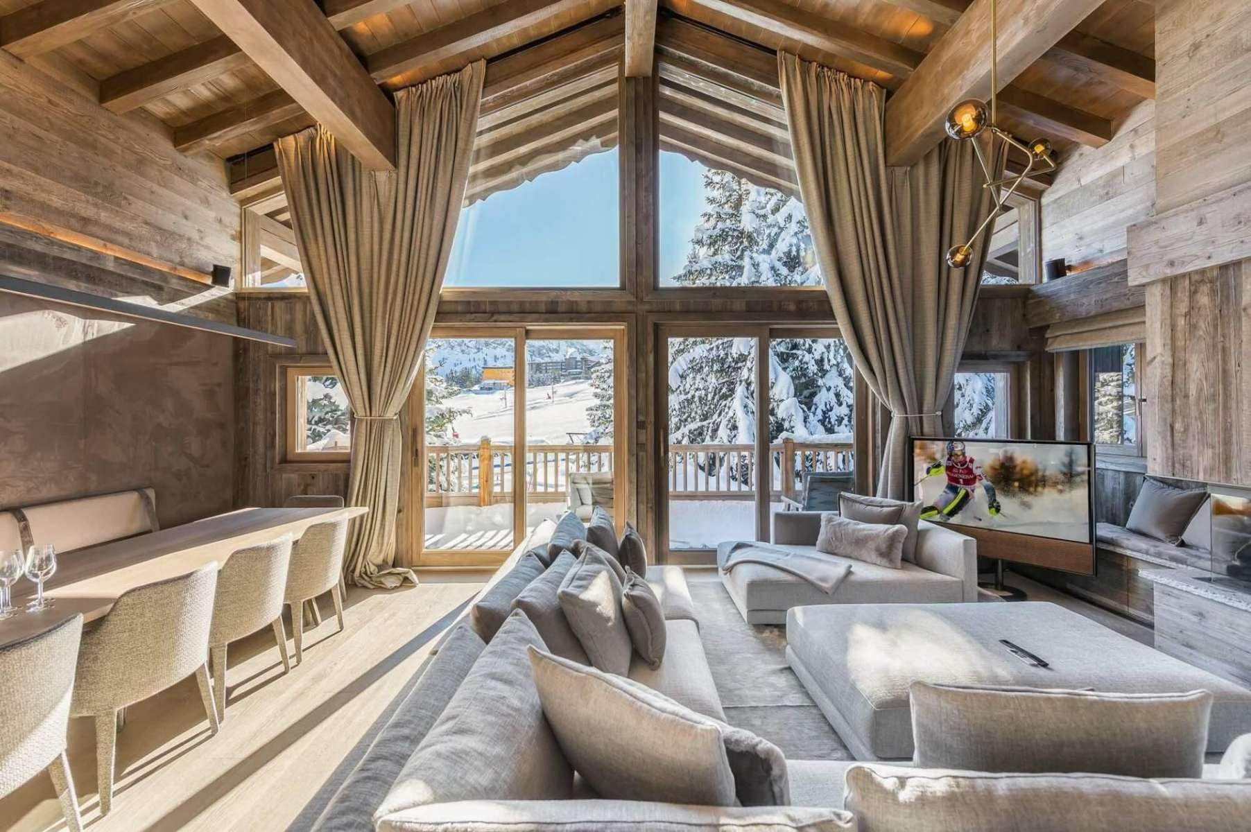 Ski in/ Ski out Chalet in a privileged location in Courchevel 1850