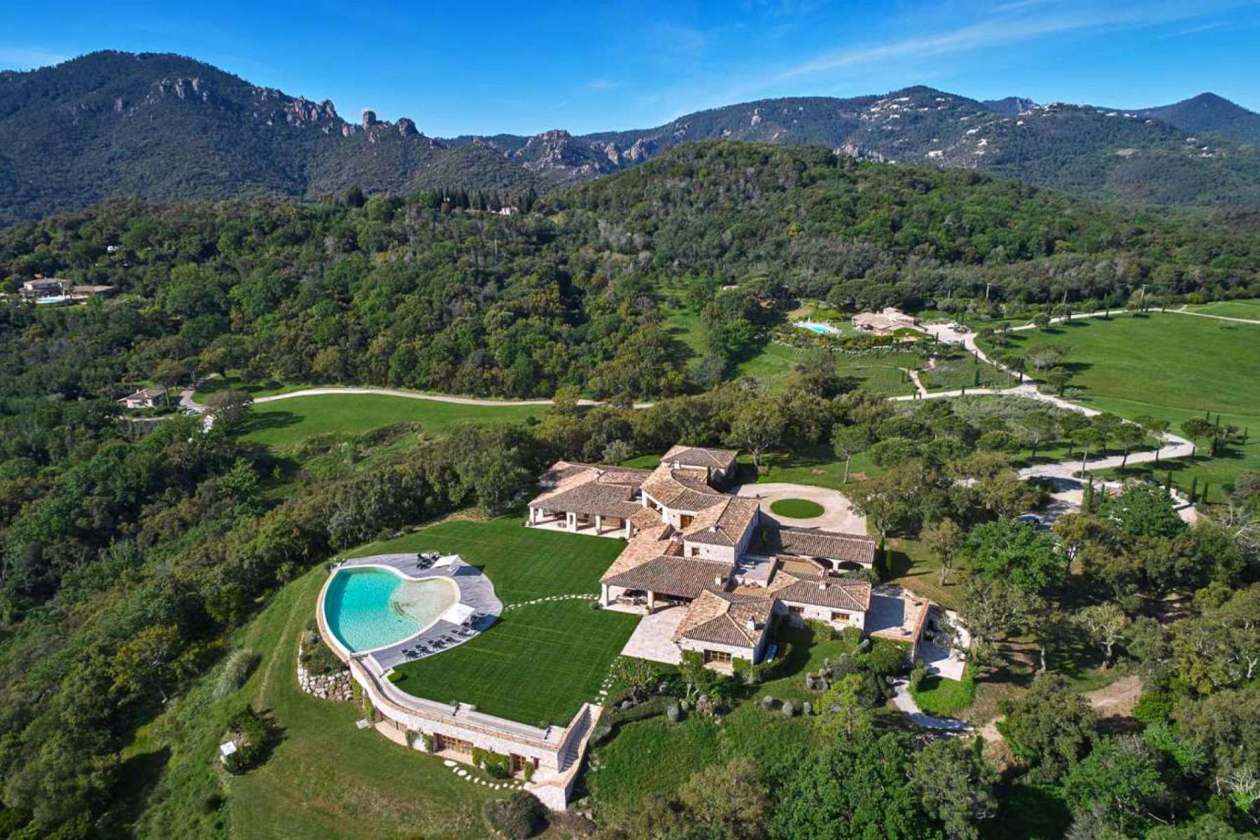 Cannes, luxury 30-hectares estate offering privacy and beautiful views