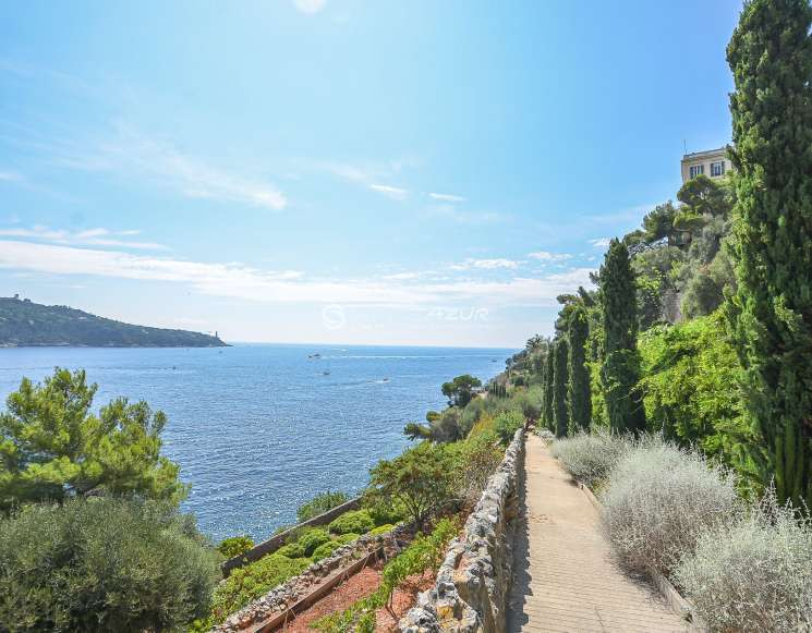 Belle Epoque mansion in Villefranche-sur-Mer with sea view and private 400 meters of coastline - ref 1021