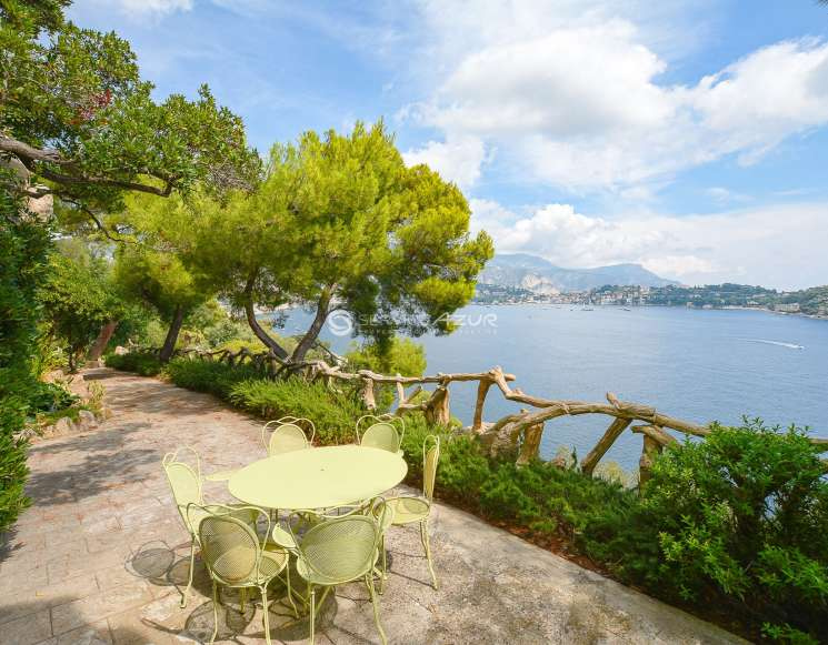 Belle Epoque mansion in Villefranche-sur-Mer with sea view and private 400 meters of coastline - ref 1021