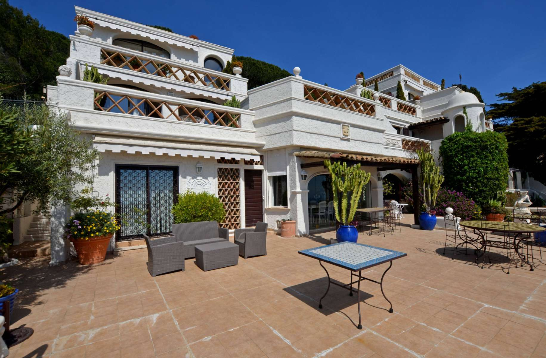Rent sea view belle epoque villa in Cannes