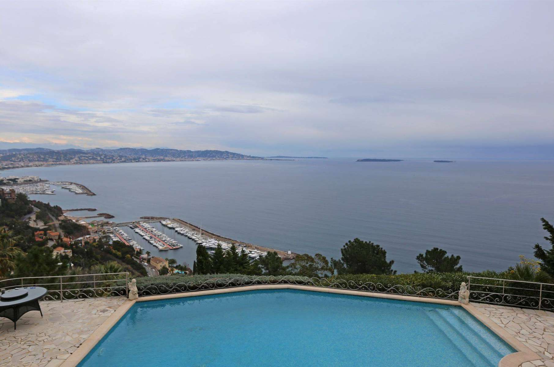 Rent luxury home with panoramic sea view in Theoule-sur-Mer
