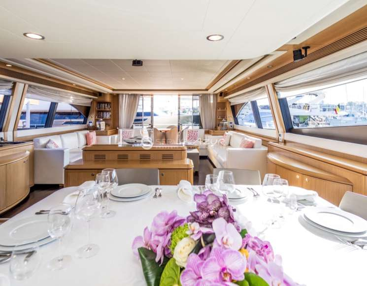 Аренда Ferretti 881