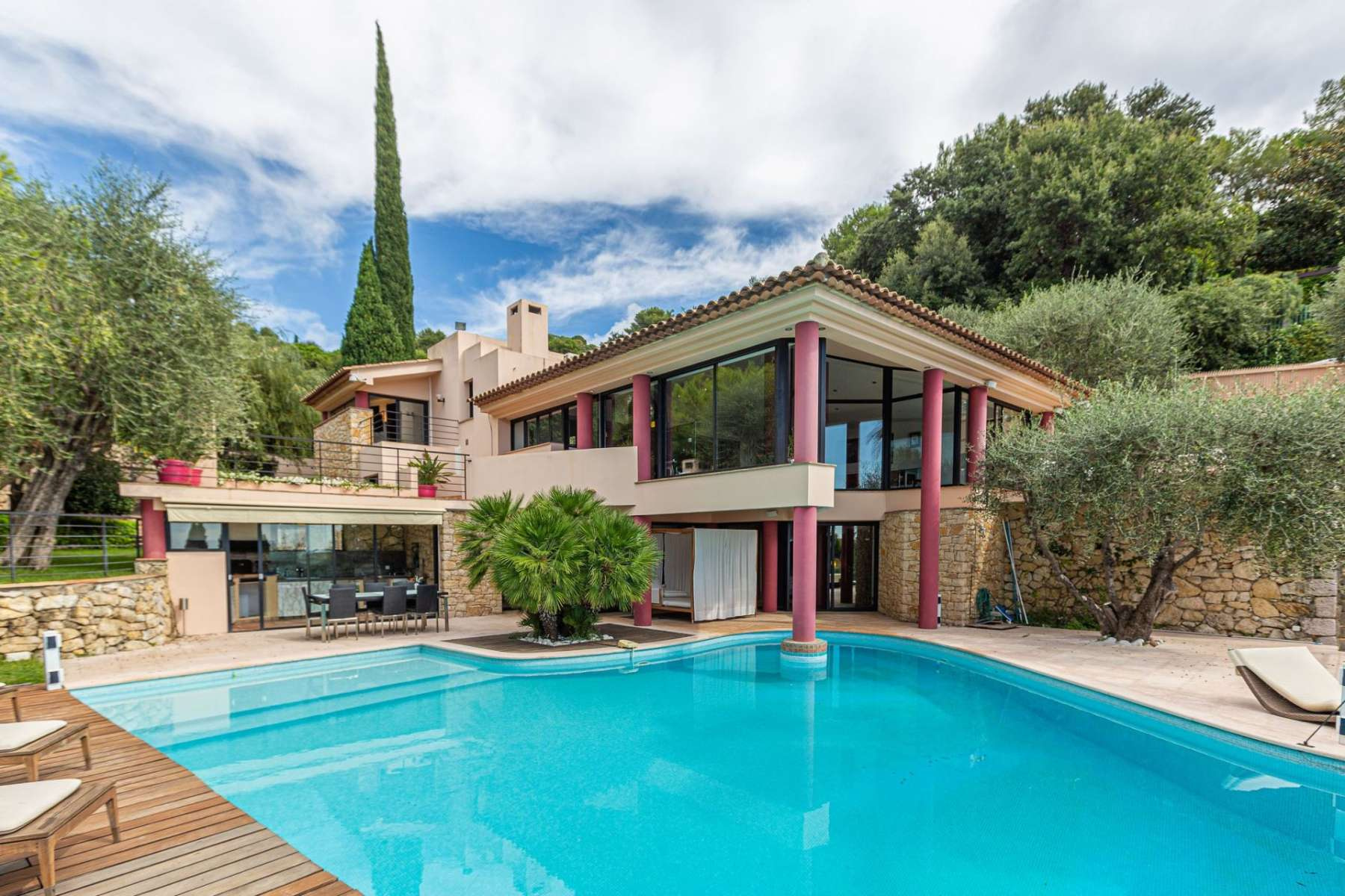 Contemporary home in highly sought-after area of Villefranche-sur-Mer