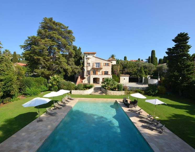 House in Cap d’Antibes 200 meters from the sea - ref 1409