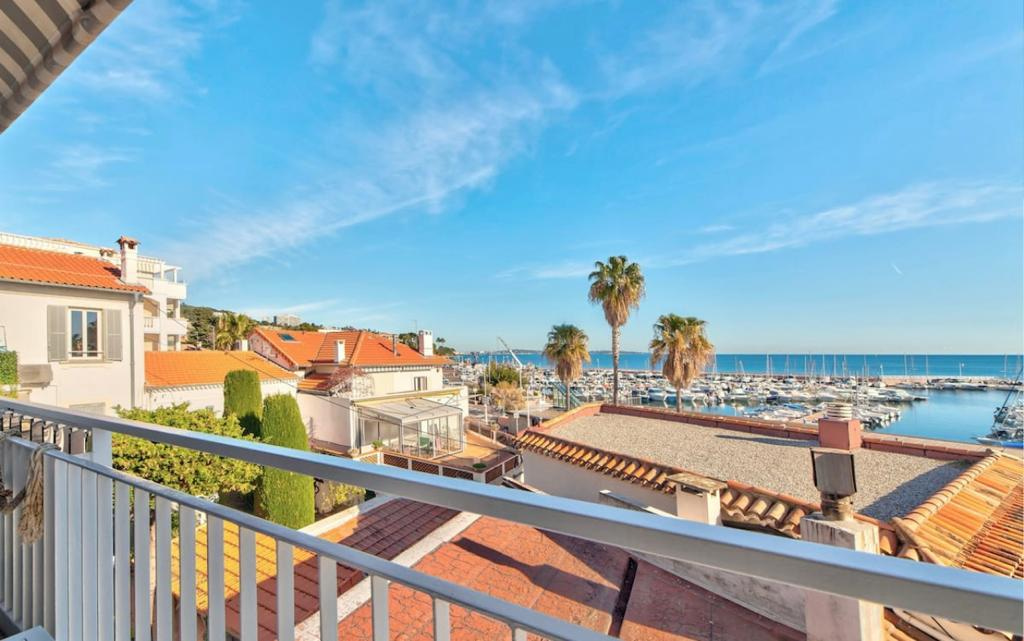 Apartment for rent in Cannes close to Palm Beach