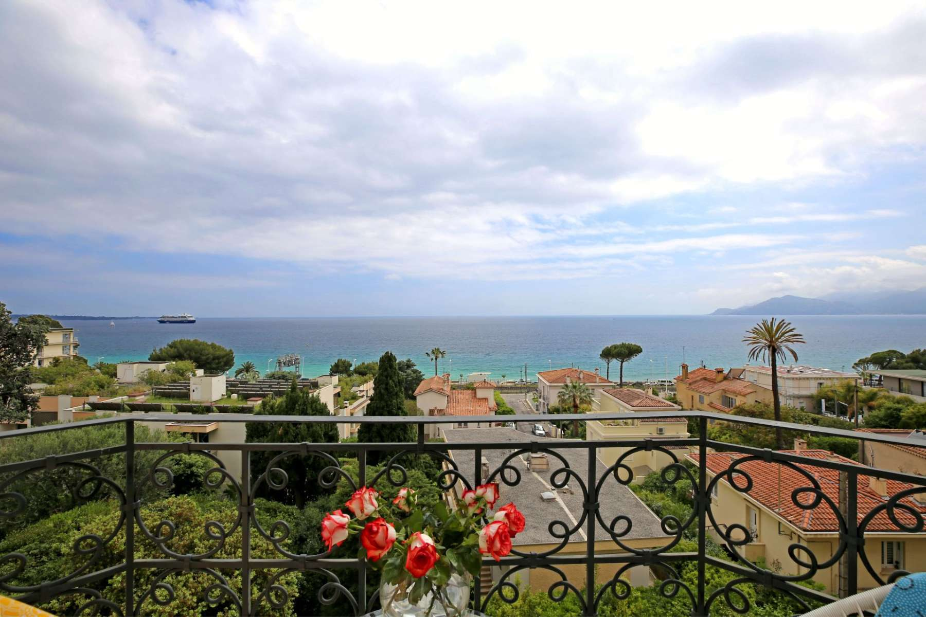 Apartment in the heart of Croisette enjoying sea view