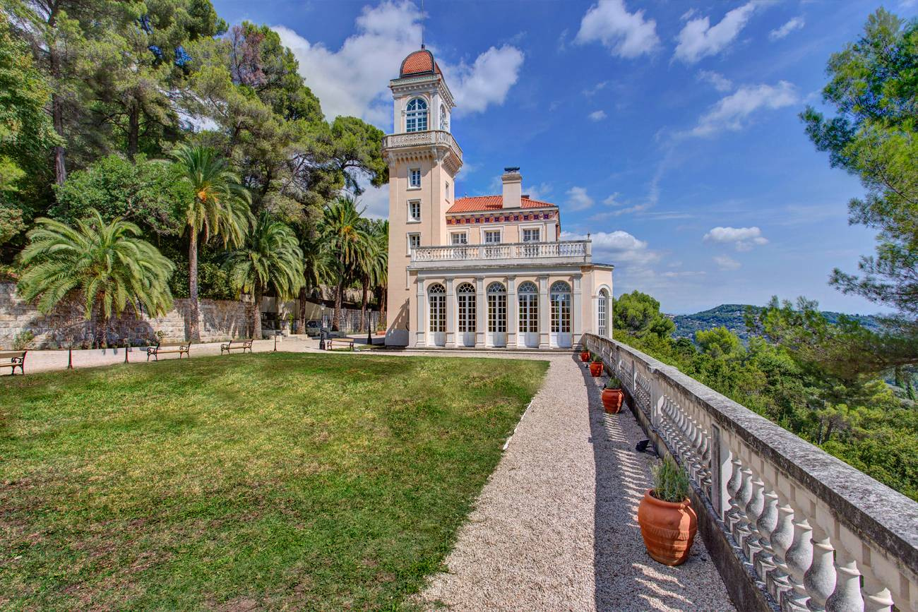 Rent of the Château with exquisite panoramic views