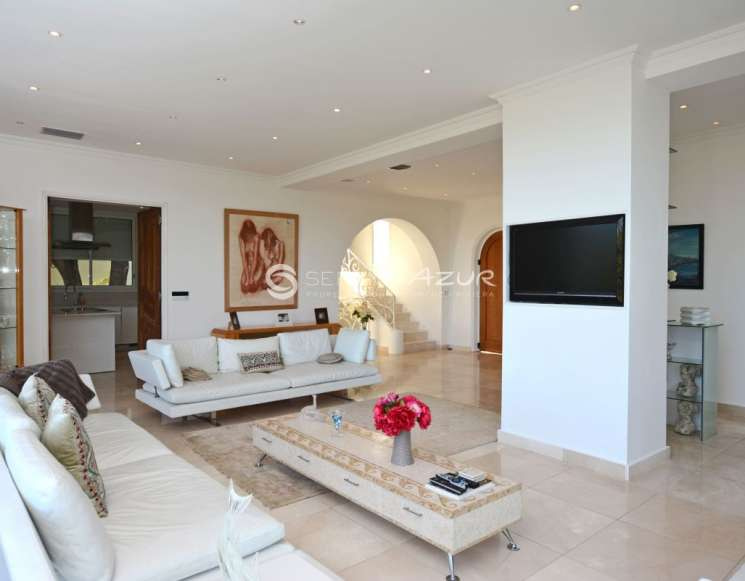 Contemporary villa at Cap d'Antibes - ref 1424