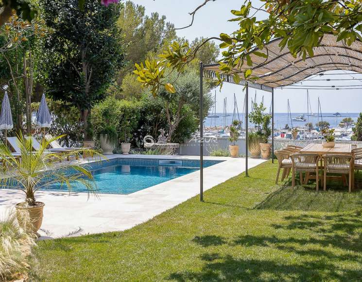 Вилла на первой линии моря на Кап д’Антиб пешком до пляжа - ref 3418