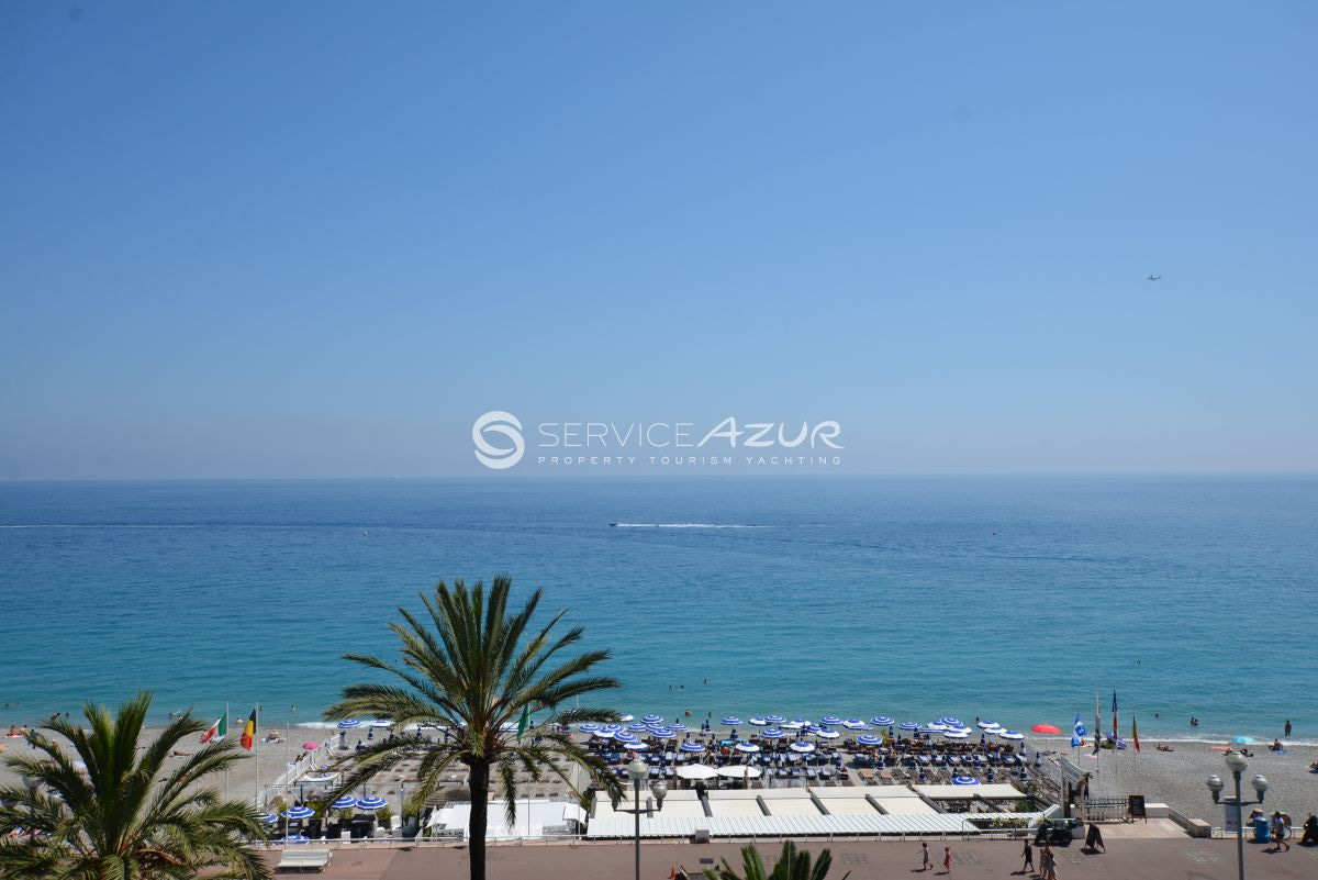 Seafront Apartment with Terrace in Nice