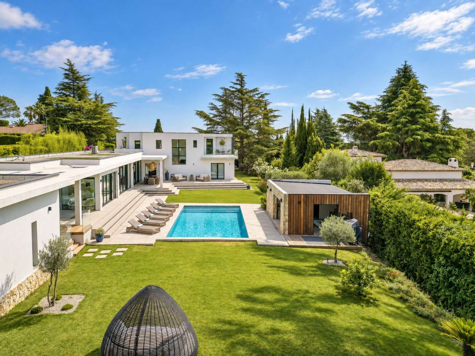 Contemporary 5 Bedrooms Villa in Biot
