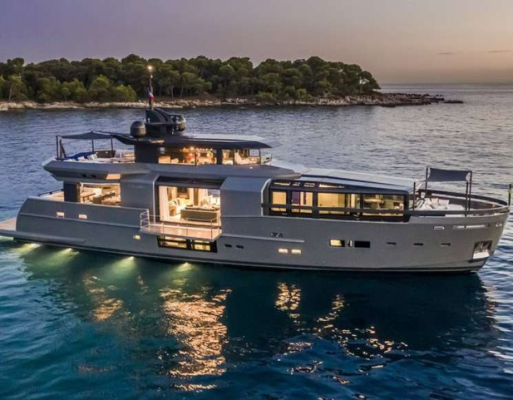 Аренда яхты Arcadia 105, 32 метра