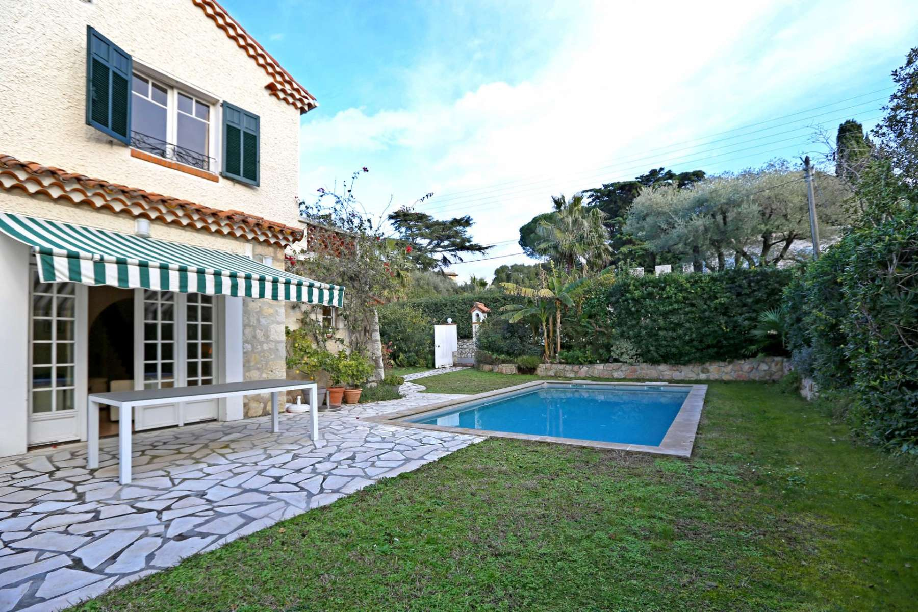 House close to the sea for rent in Cap d'Antibes