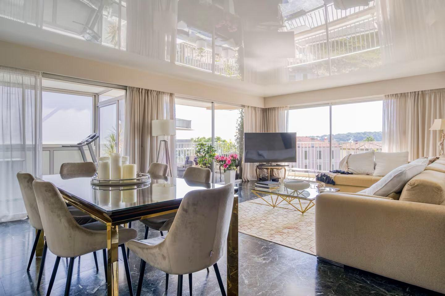 Two-bedroom Sea View Apartment Close to Beach in Cap d’Antibes