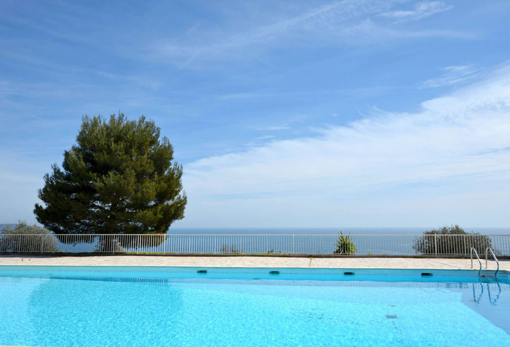 Panoramic sea view apartment in residence with swimming pool in Nice